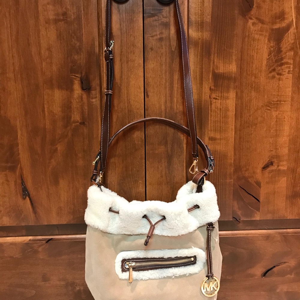 Michael Kors Tan Shoulder Bag Elegant Design - Picture 2 of 5